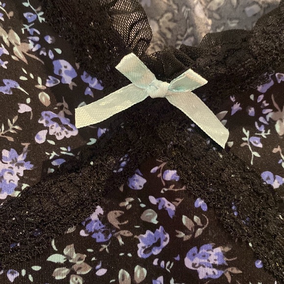 Sexy silky tank with adjustable straps - Picture 3 of 5